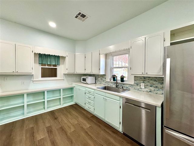 1702 S 19th Street, Chickasha, OK 73018