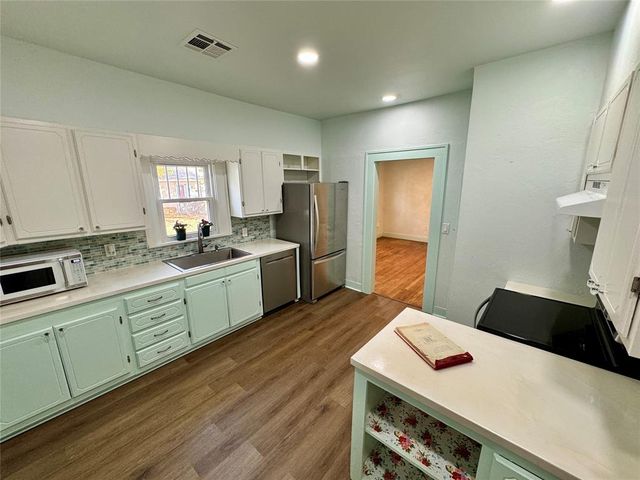 1702 S 19th Street, Chickasha, OK 73018