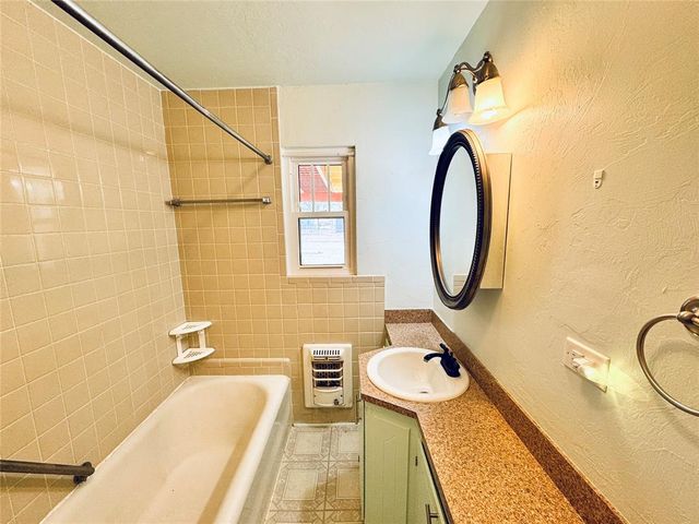 1702 S 19th Street, Chickasha, OK 73018