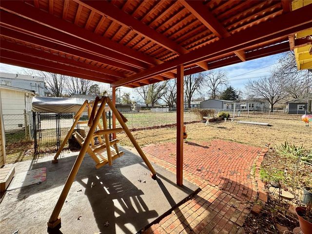 1702 S 19th Street, Chickasha, OK 73018