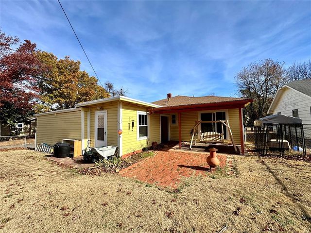 1702 S 19th Street, Chickasha, OK 73018