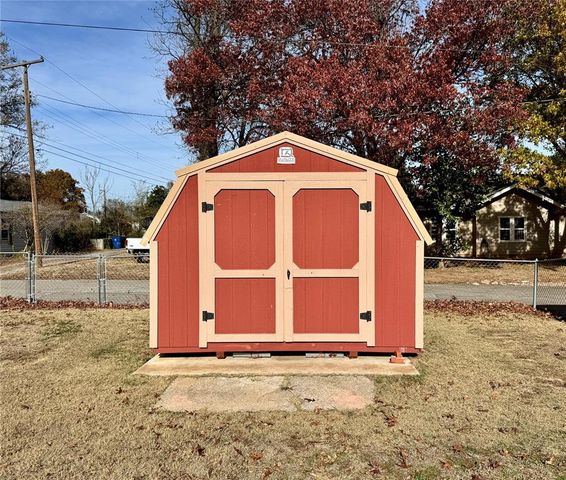 1702 S 19th Street, Chickasha, OK 73018