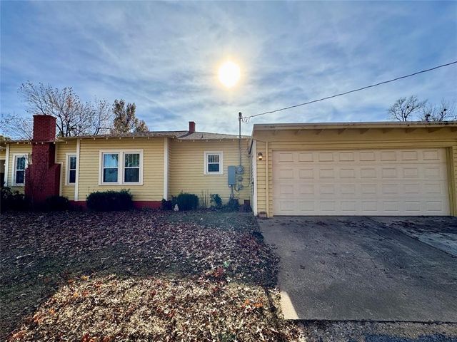 1702 S 19th Street, Chickasha, OK 73018