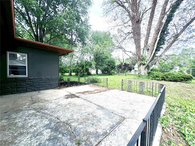 1610 Berkley Lane, Belleville, IL 62226