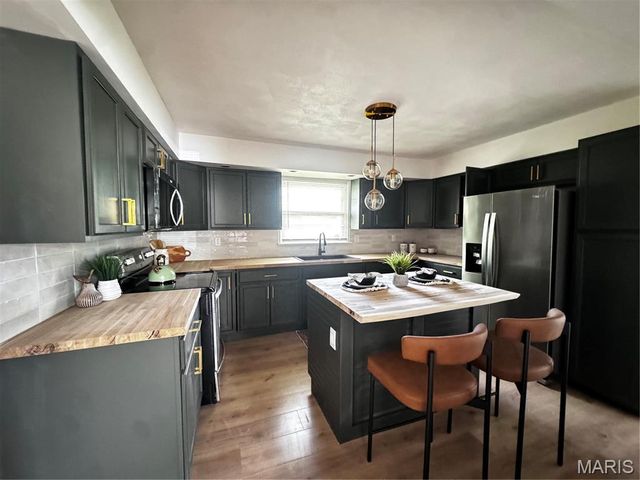 1610 Berkley Lane, Belleville, IL 62226