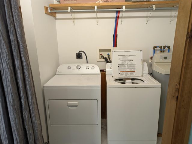 7 Cedric Road, Pittsburg, NH 03592