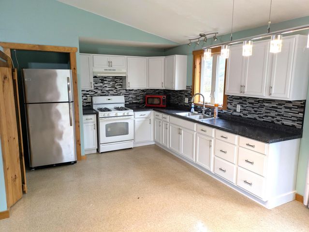 7 Cedric Road, Pittsburg, NH 03592