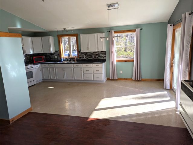 7 Cedric Road, Pittsburg, NH 03592