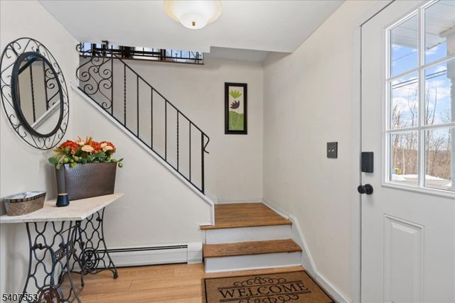 78 Red Twig Trl, Bloomingdale Boro, NJ 07403