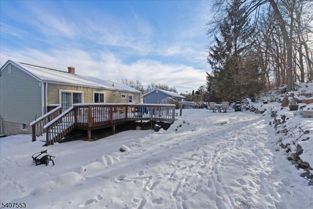 78 Red Twig Trl, Bloomingdale Boro, NJ 07403