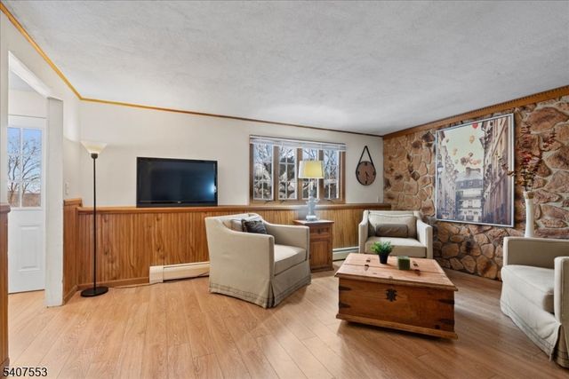 78 Red Twig Trl, Bloomingdale Boro, NJ 07403