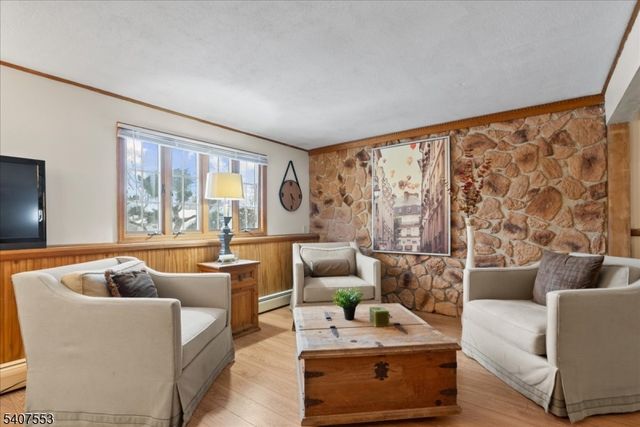 78 Red Twig Trl, Bloomingdale Boro, NJ 07403