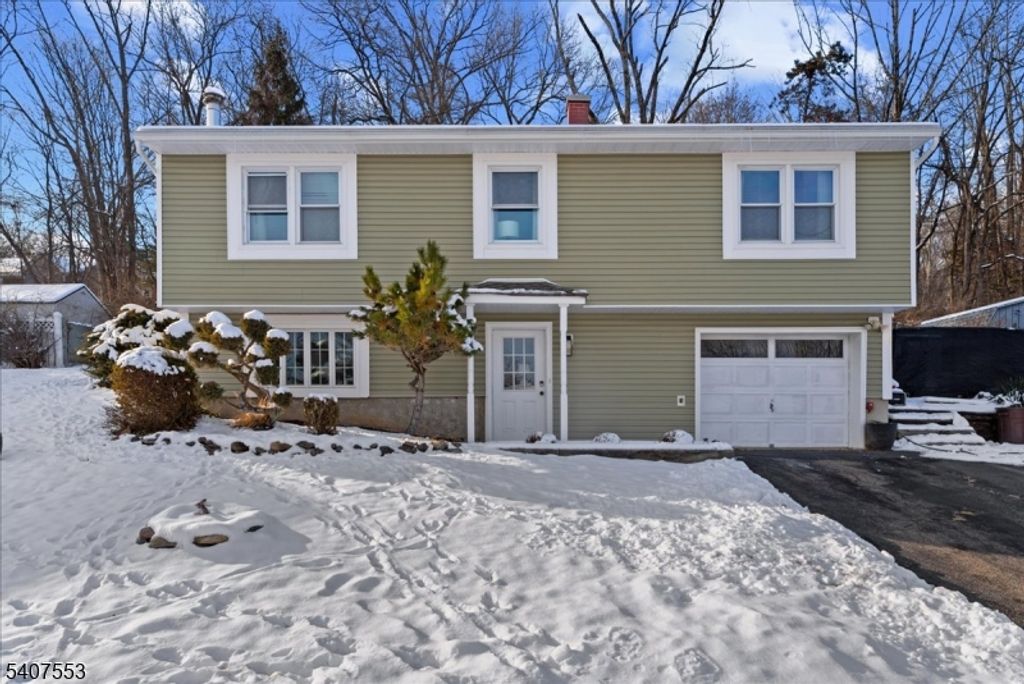 78 Red Twig Trl, Bloomingdale Boro, NJ 07403