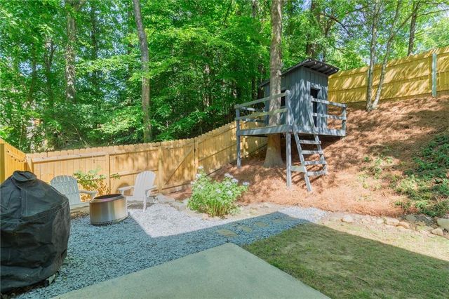 1933 Brantley Walk Lane NW, Atlanta, GA 30318