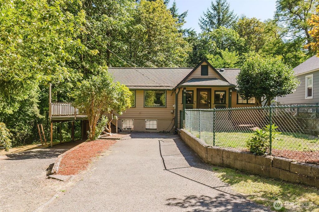 918 Taylor Street E, Port Orchard, WA 98366