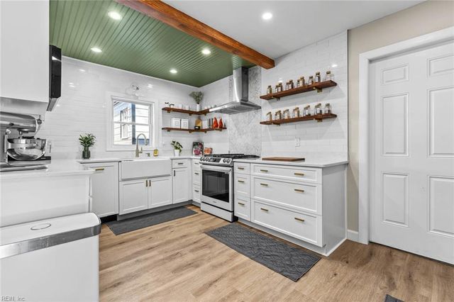 3028 Coach House LN, Virginia Beach, VA 23452