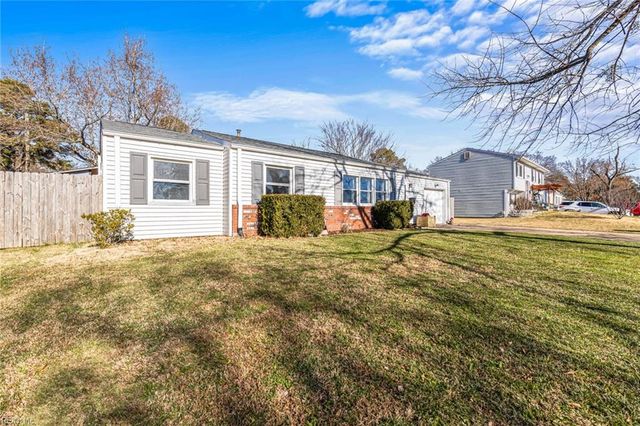 3028 Coach House LN, Virginia Beach, VA 23452