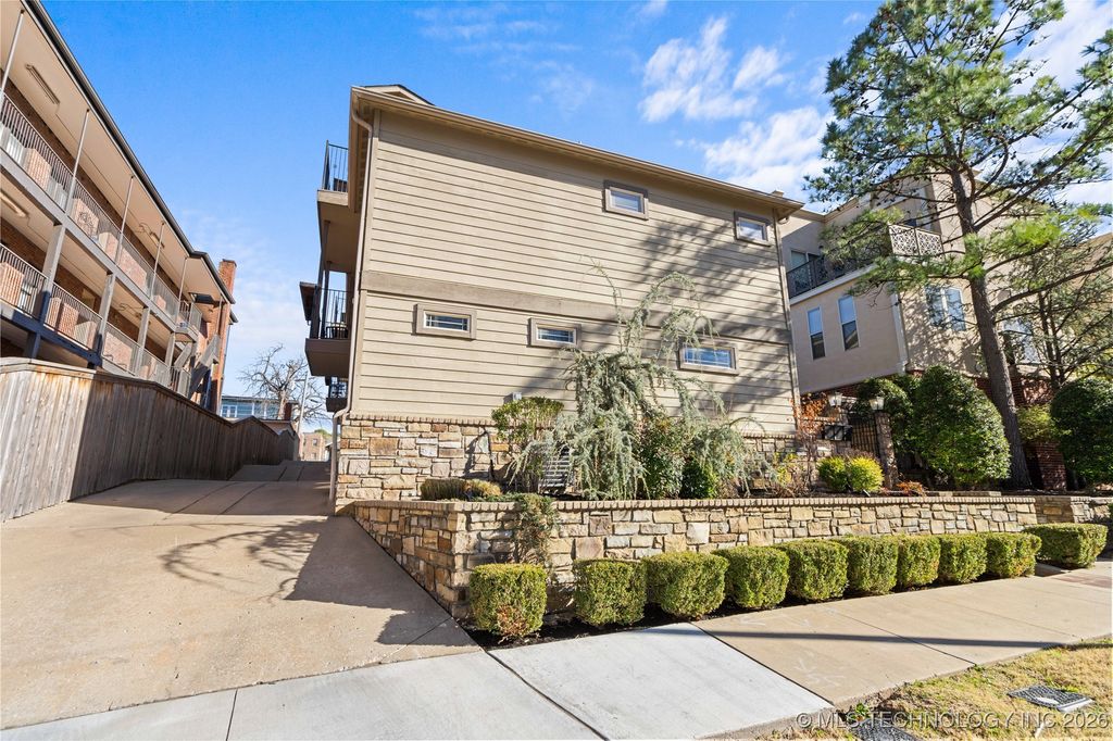 1407 S Saint Louis Avenue B, Tulsa, OK 74120