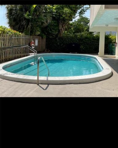 1020 94th St 203, Bay Harbor Islands, FL 33154