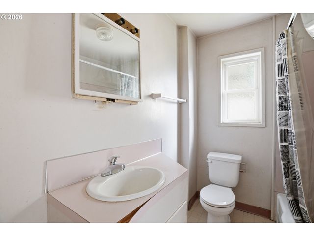 7420 Se LINCOLN St, Portland, OR 97215