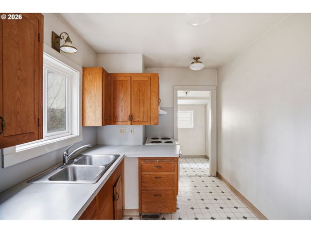 7420 Se LINCOLN St, Portland, OR 97215