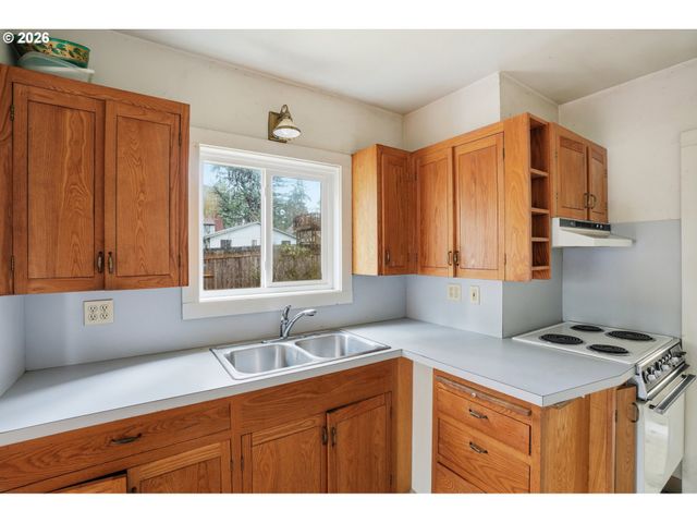 7420 Se LINCOLN St, Portland, OR 97215