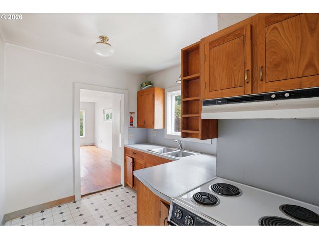 7420 Se LINCOLN St, Portland, OR 97215