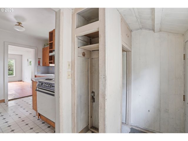 7420 Se LINCOLN St, Portland, OR 97215