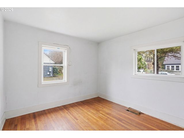 7420 Se LINCOLN St, Portland, OR 97215