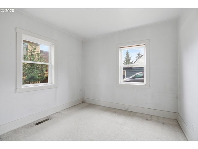 7420 Se LINCOLN St, Portland, OR 97215