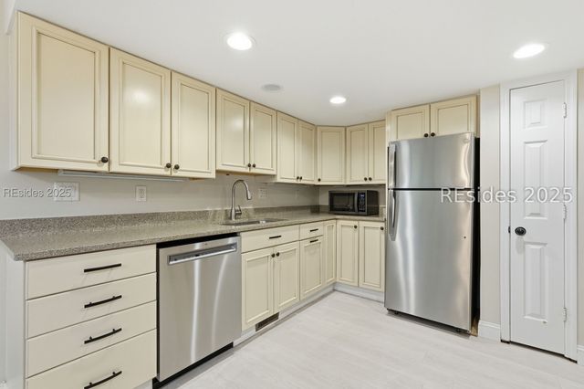 125 Shipyard Dr Apt 188, Hilton Head Island, SC 29928