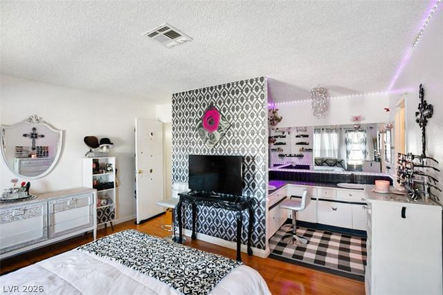 2080 Karen Avenue 94, Las Vegas, NV 89169