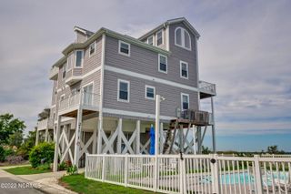 211-1 Gysgt D W Boatman Drive, N Topsail Beach, NC 28460