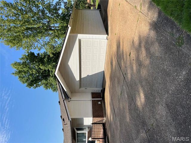 12974 Partridge Run Drive, Florissant, MO 63033