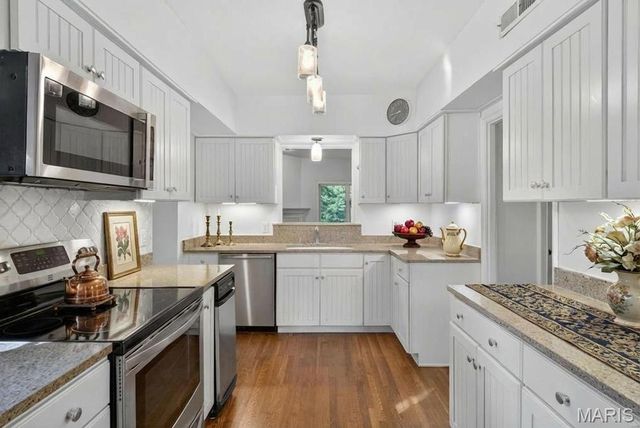 22 Country Club Place, Belleville, IL 62223