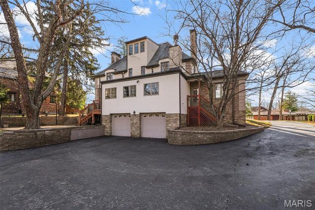 22 Country Club Place, Belleville, IL 62223