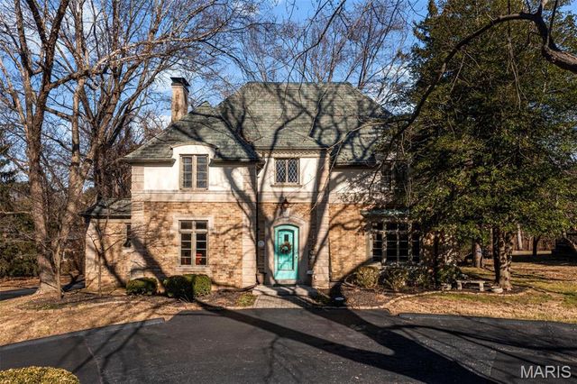 22 Country Club Place, Belleville, IL 62223