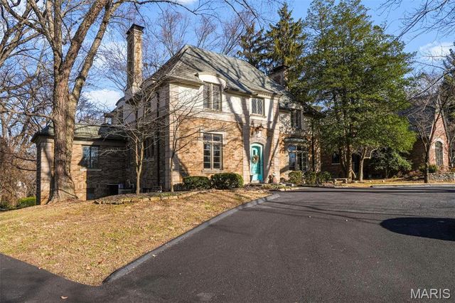 22 Country Club Place, Belleville, IL 62223