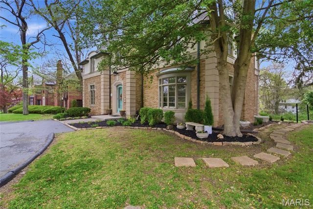 22 Country Club Place, Belleville, IL 62223