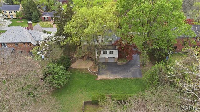 22 Country Club Place, Belleville, IL 62223
