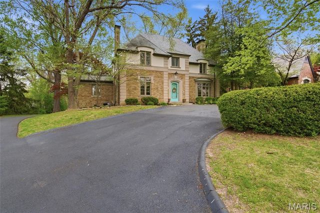 22 Country Club Place, Belleville, IL 62223