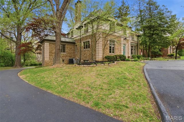 22 Country Club Place, Belleville, IL 62223