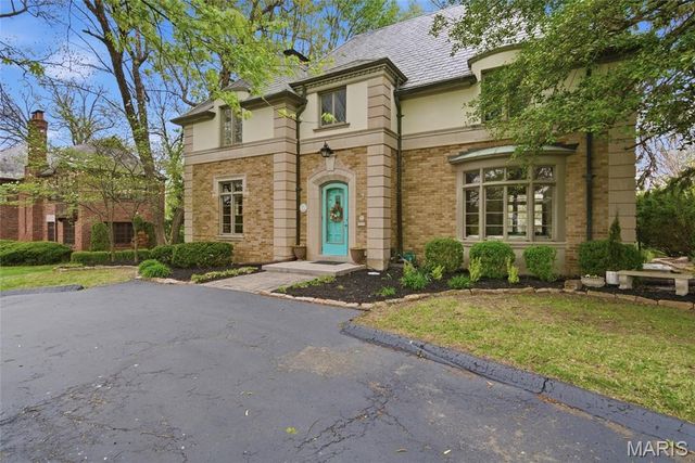22 Country Club Place, Belleville, IL 62223