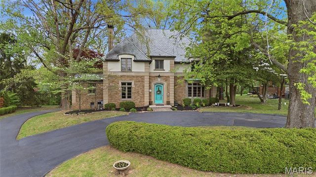 22 Country Club Place, Belleville, IL 62223