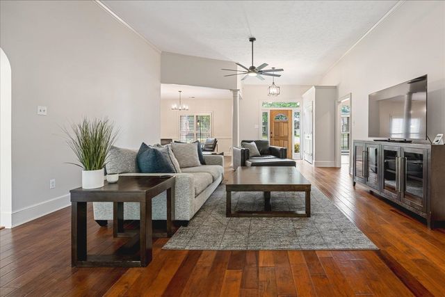 643 WOOD VALLEY DR, Collierville, TN 38017