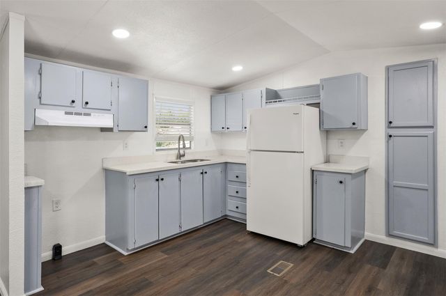 2222 N Austin Avenue 32, Pearland, TX 77581