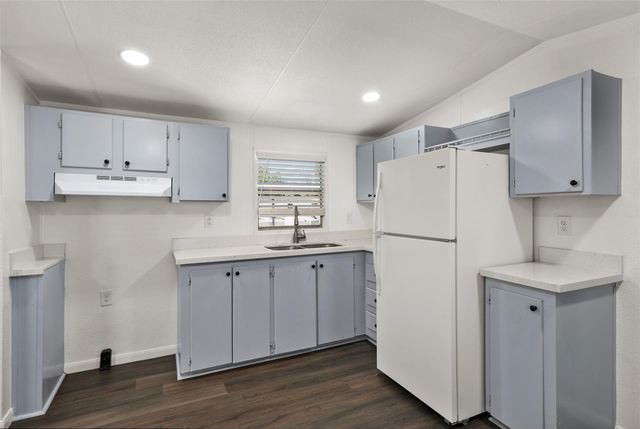 2222 N Austin Avenue 32, Pearland, TX 77581