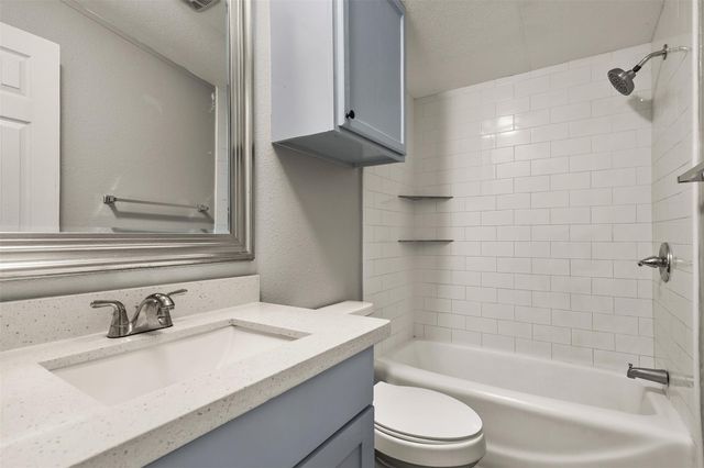 2222 N Austin Avenue 32, Pearland, TX 77581