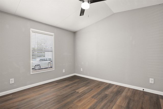 2222 N Austin Avenue 32, Pearland, TX 77581