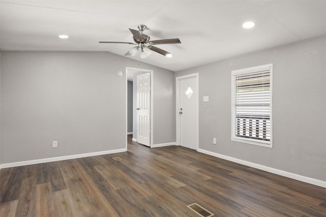 2222 N Austin Avenue 32, Pearland, TX 77581